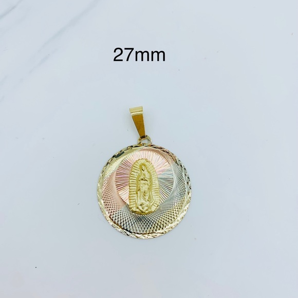 10k Gold Virgin Mary Pendant❤️ Virgen María dije oro